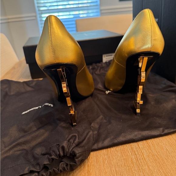 YSL Gold Opyum pumps. Size 41. Like new with box and receipt. Very light use. - Picture 2 of 6
